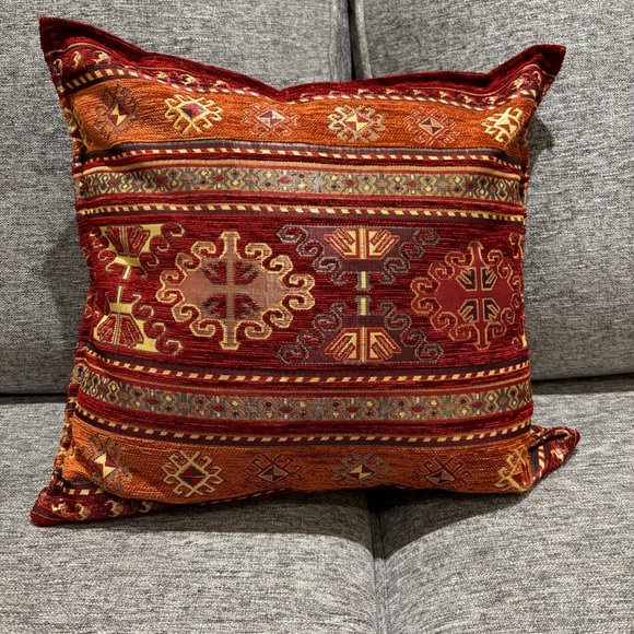 Set of Decorative cushions 18”x18” - Picture 4 of 7